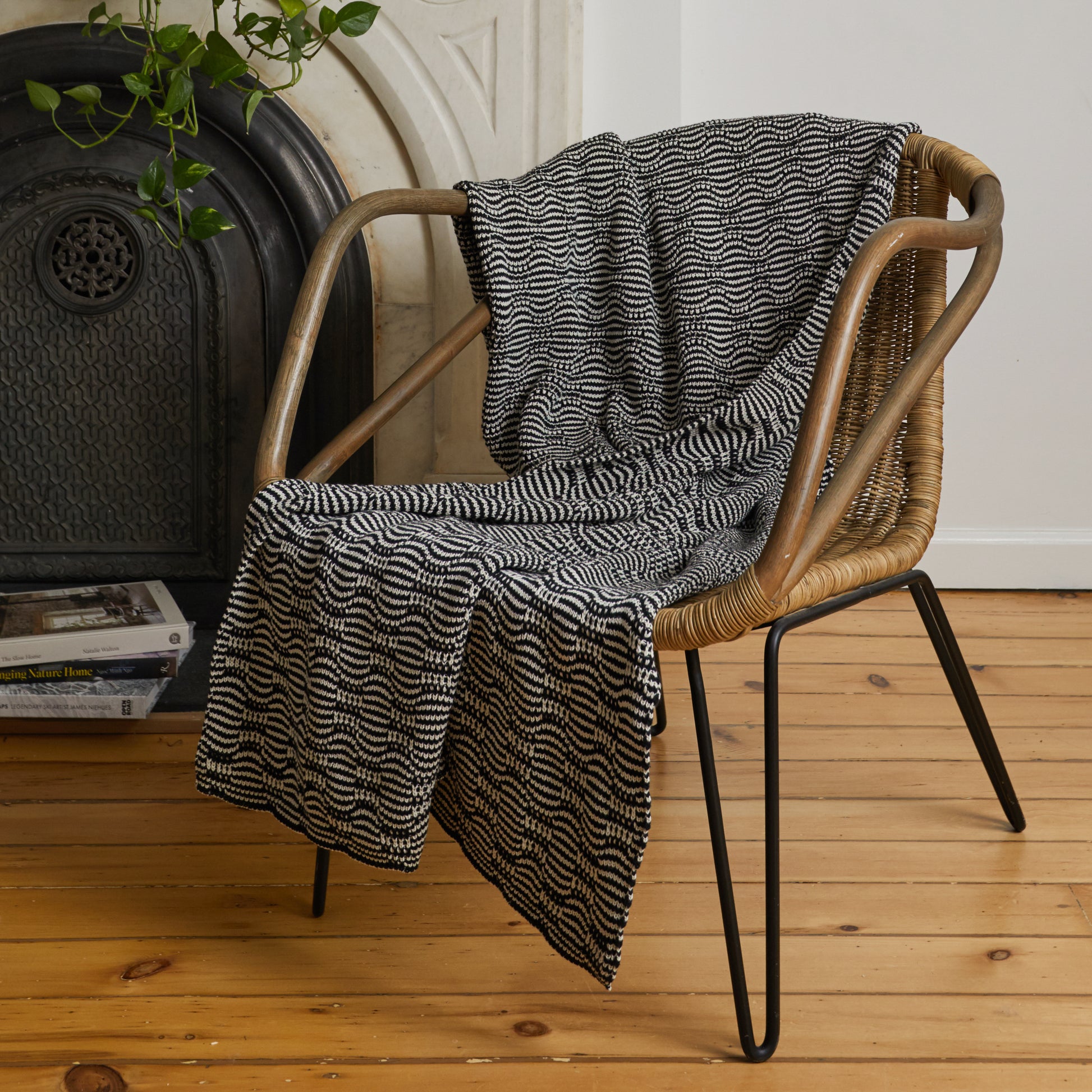 Lightweight Optical Stripe Throw Blanket